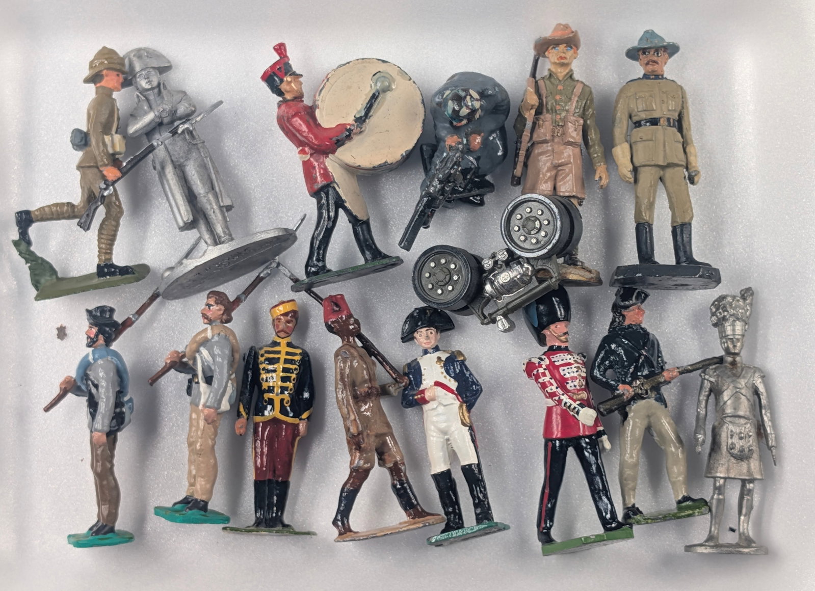 VARIOUS BRAND HAND PAINTED LEAD SOLDIERS: ALL REMAIN IN FAIR TO GOOD CONDITION, SHOWING SOME TYPICAL WEAR.