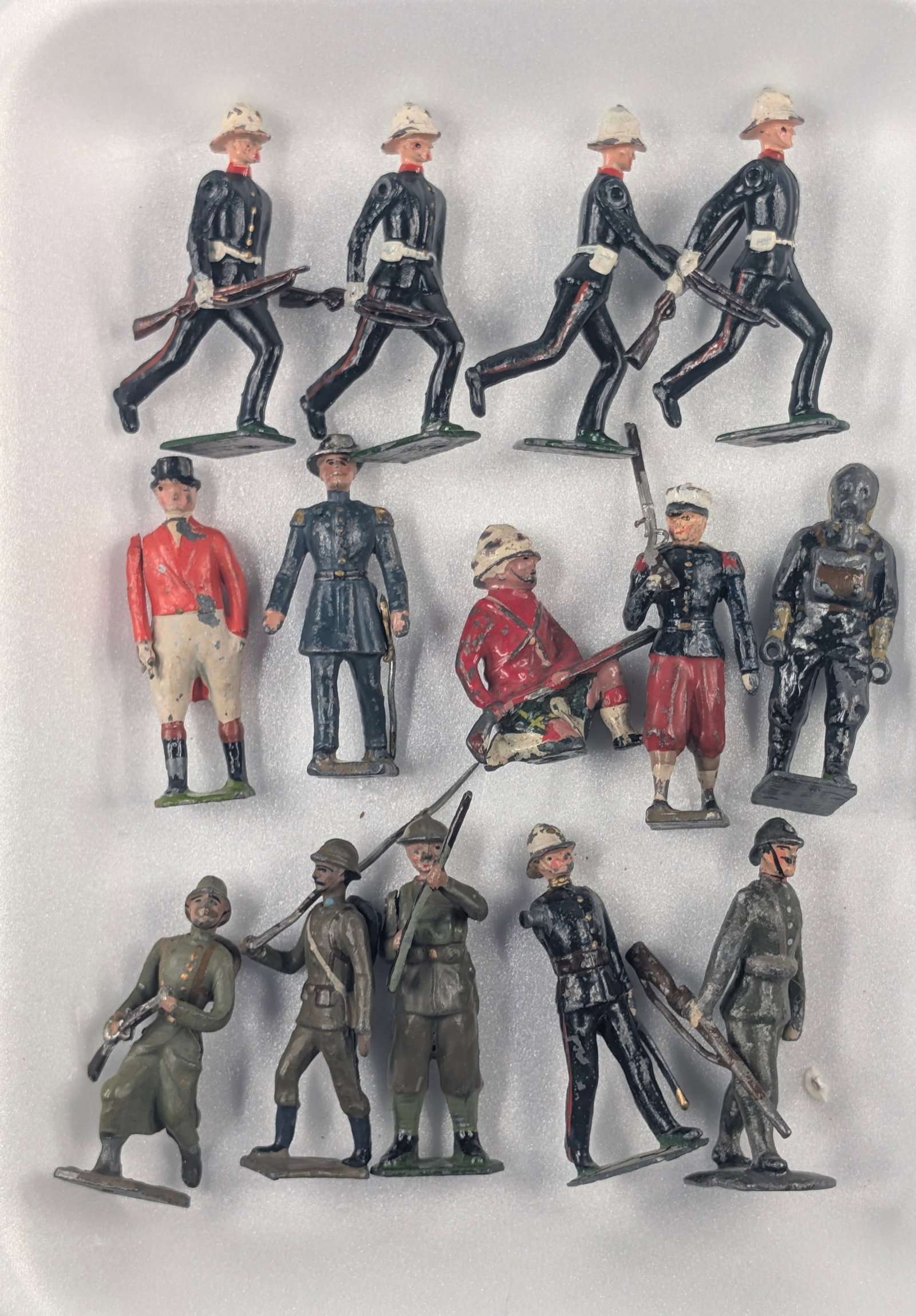 VARIOUS BRAND HAND PAINTED LEAD SOLDIERS: ALL REMAIN IN FAIR TO GOOD CONDITION, SHOWING SOME TYPICAL WEAR.