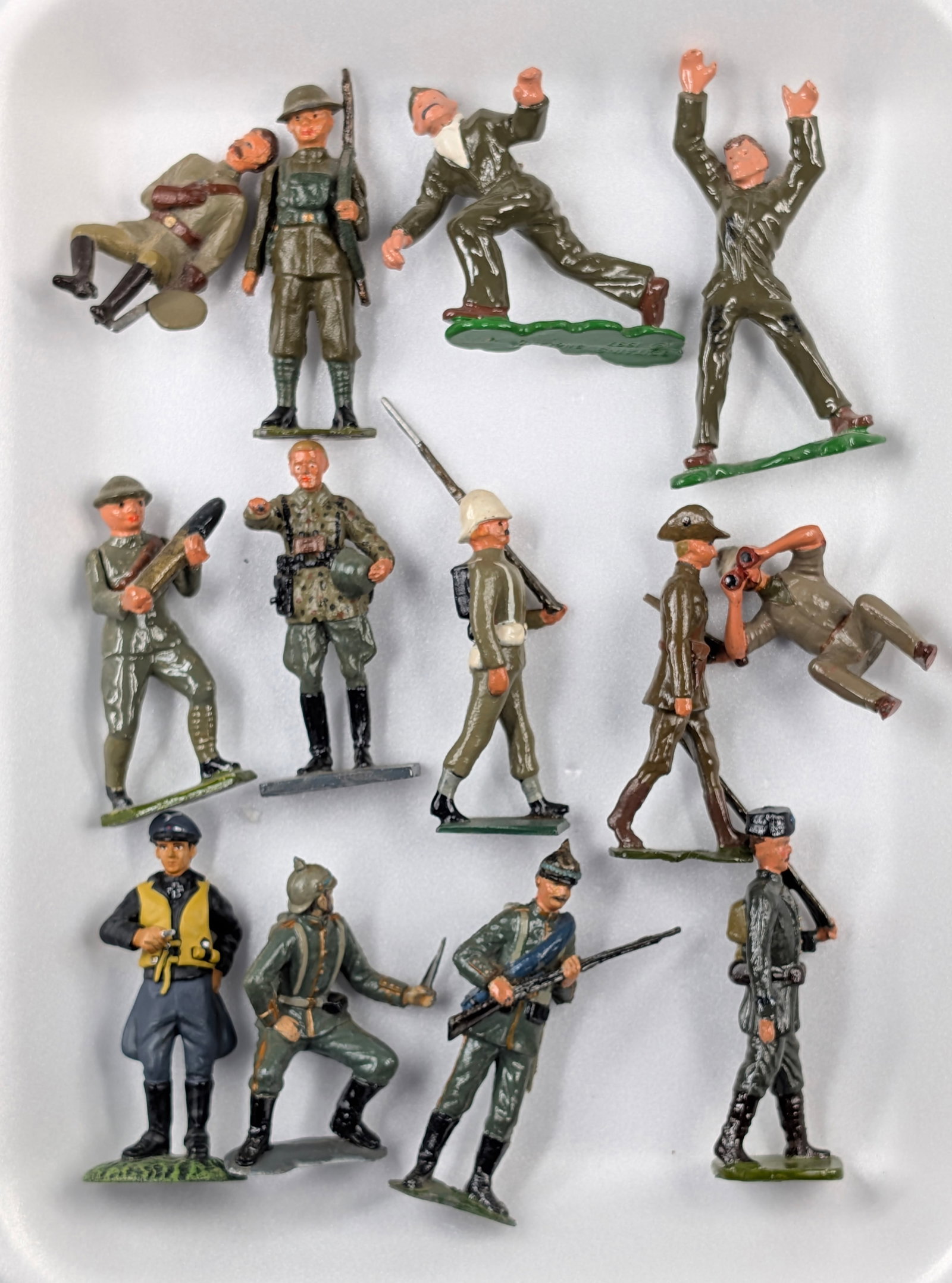 VARIOUS BRAND HAND PAINTED LEAD SOLDIERS: ALL REMAIN IN FAIR CONDITION, SHOWING TYPICAL USAGE WEAR.