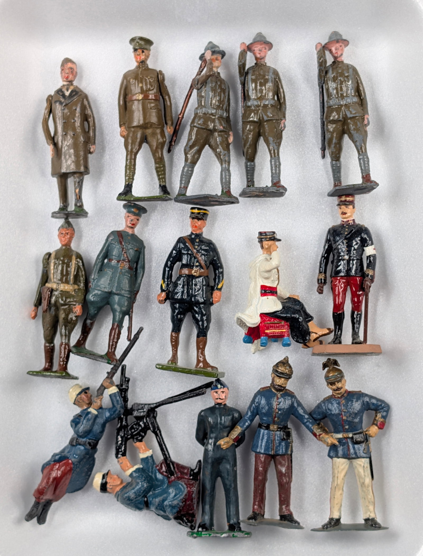 VARIOUS BRAND HAND PAINTED LEAD SOLDIERS: ALL REMAIN IN FAIR CONDITION, SHOWING TYPICAL USAGE WEAR.