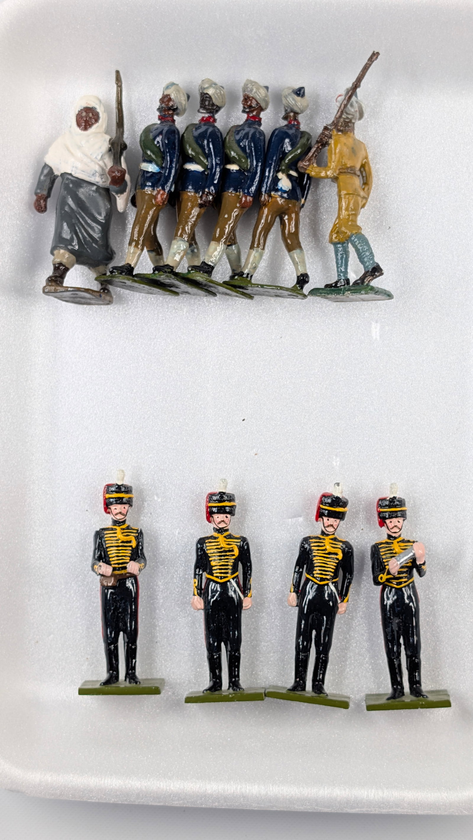 VARIOUS BRAND HAND PAINTED LEAD SOLDIERS: ALL REMAIN IN FAIR CONDITION, SHOWING TYPICAL USAGE WEAR.
