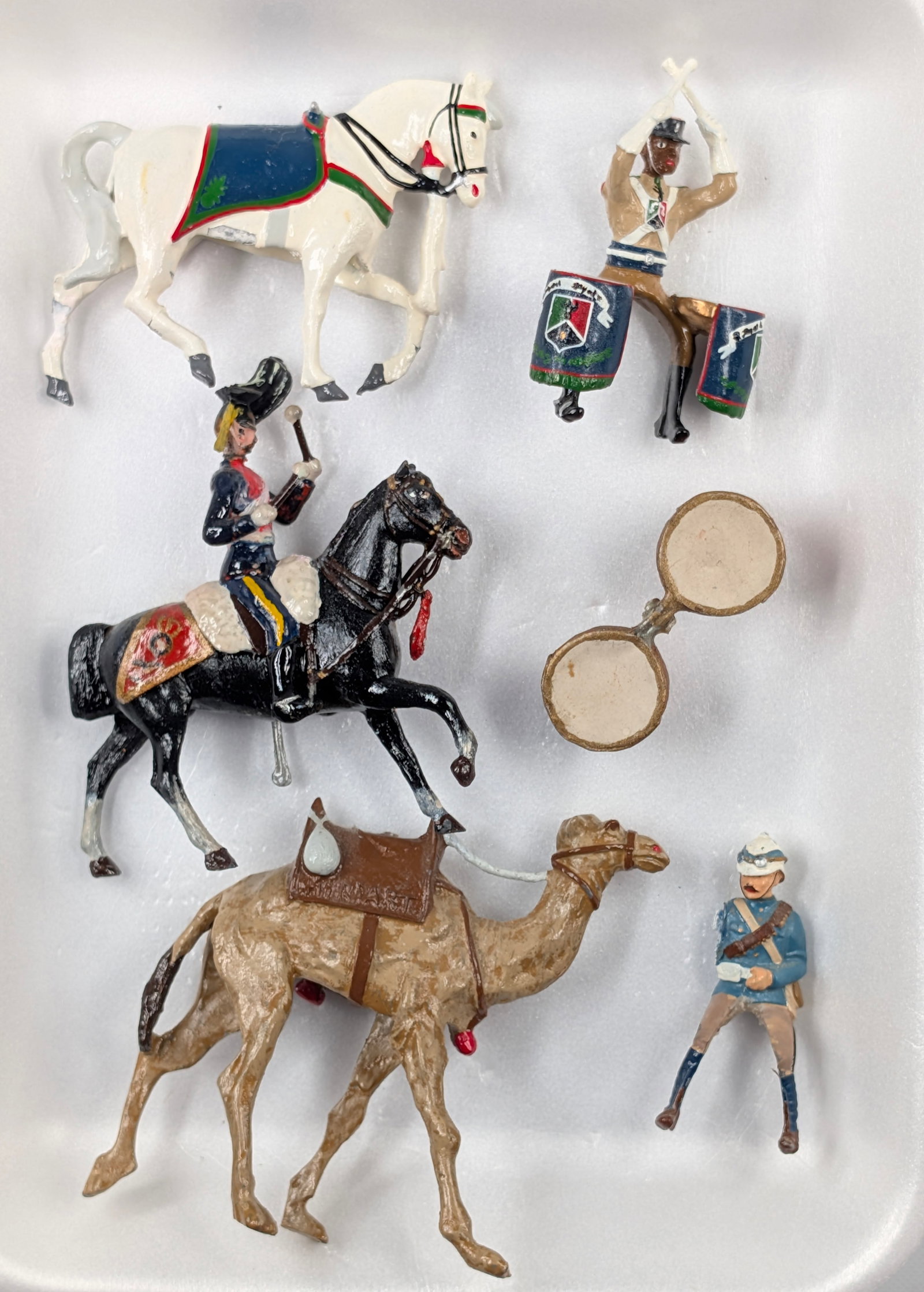 VARIOUS BRAND HAND PAINTED SOLDIERS & ANIMAL: ALL REMAIN IN FAIR TO GOOD CONDITION, SHOWING SOME TYPICAL WEAR.