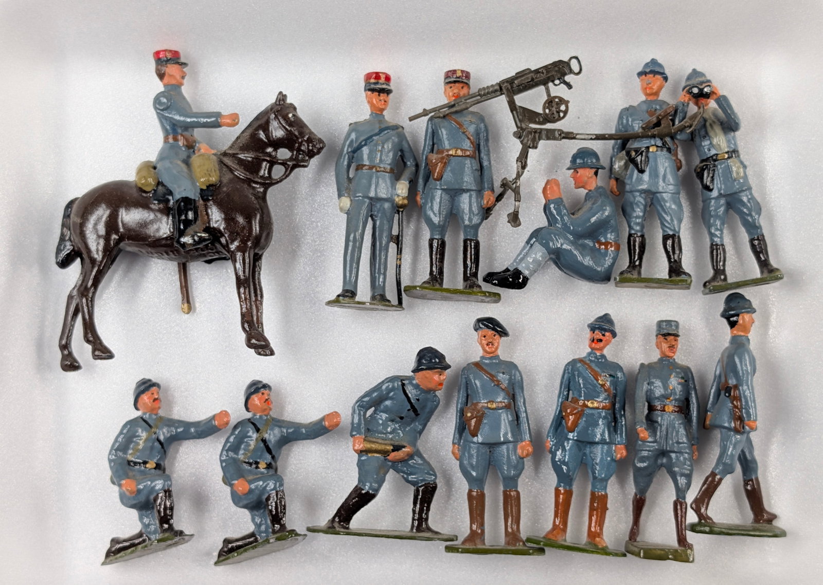 VARIOUS BRAND HAND PAINTED LEAD SOLDIERS: ALL REMAIN IN FAIR TO GOOD CONDITION, SHOWING SOME TYPICAL WEAR.
