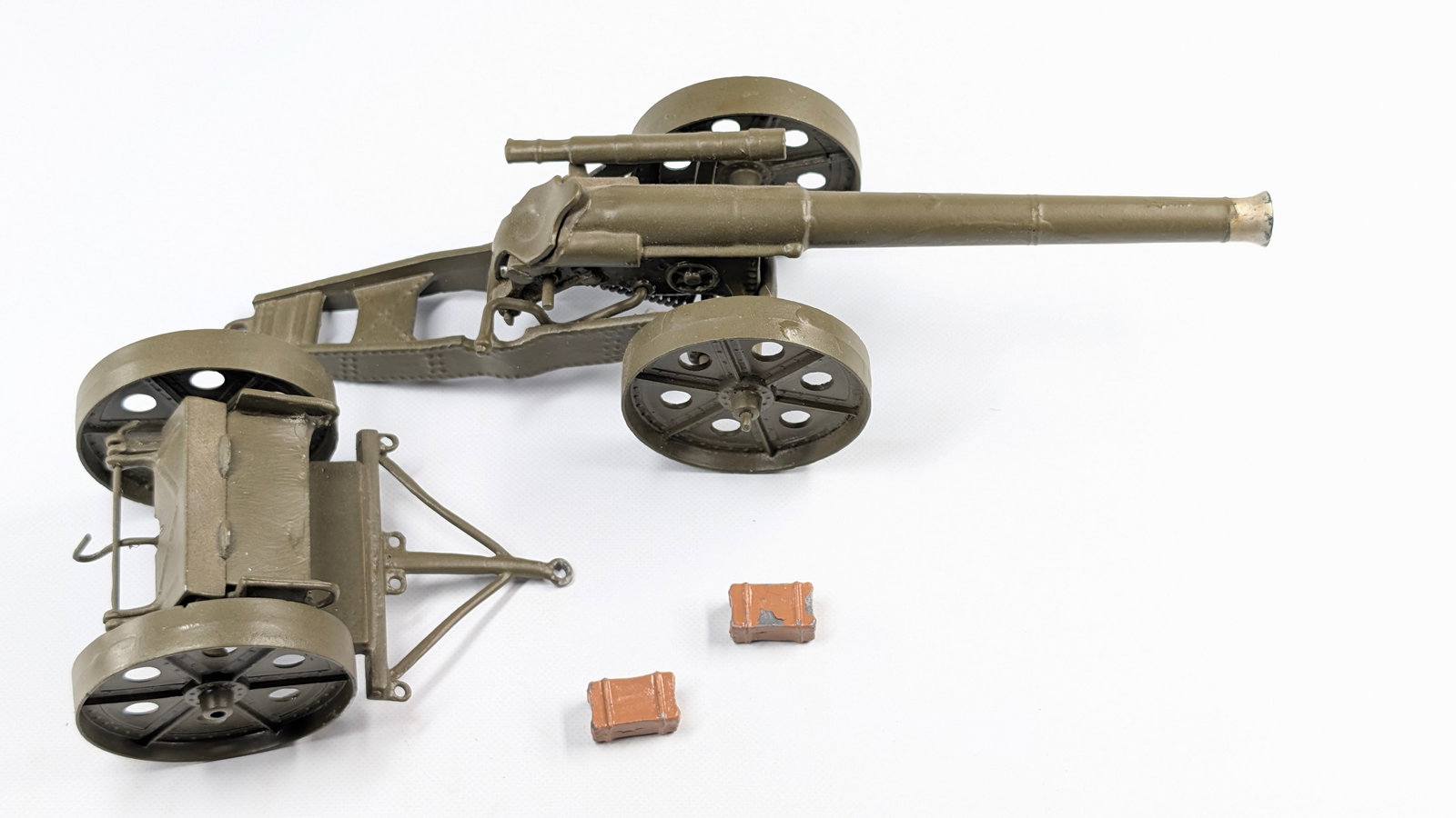 UNMARKED METAL CANNON SET W/ AMMO TRAILER: SET REMAINS IN GOOD CONDITION, SHOWING SOME TYPICAL WEAR. DUSTY, NEEDING CLEANED.