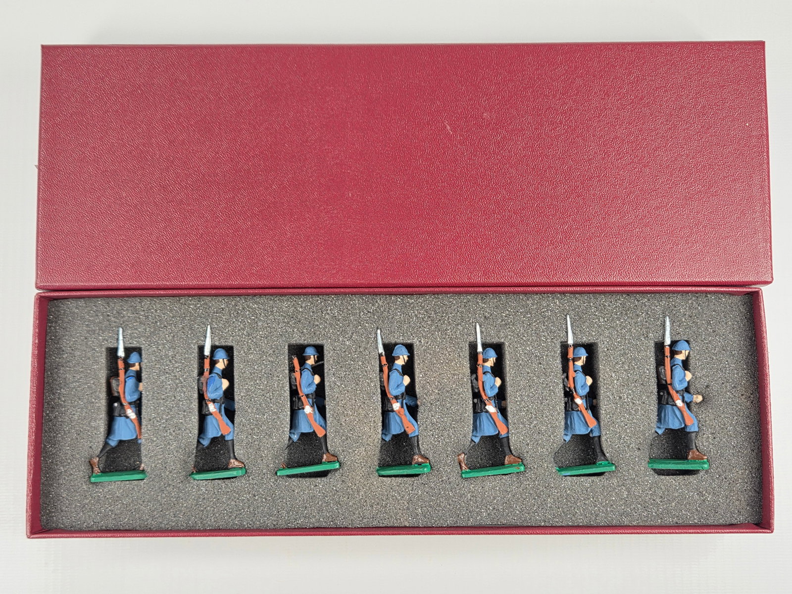 7) UNMARKED HAND PAINTED WWI FRENCH INFANTRY: ALL REMAIN IN GOOD CONDITION WITH CUSTOM BOX.