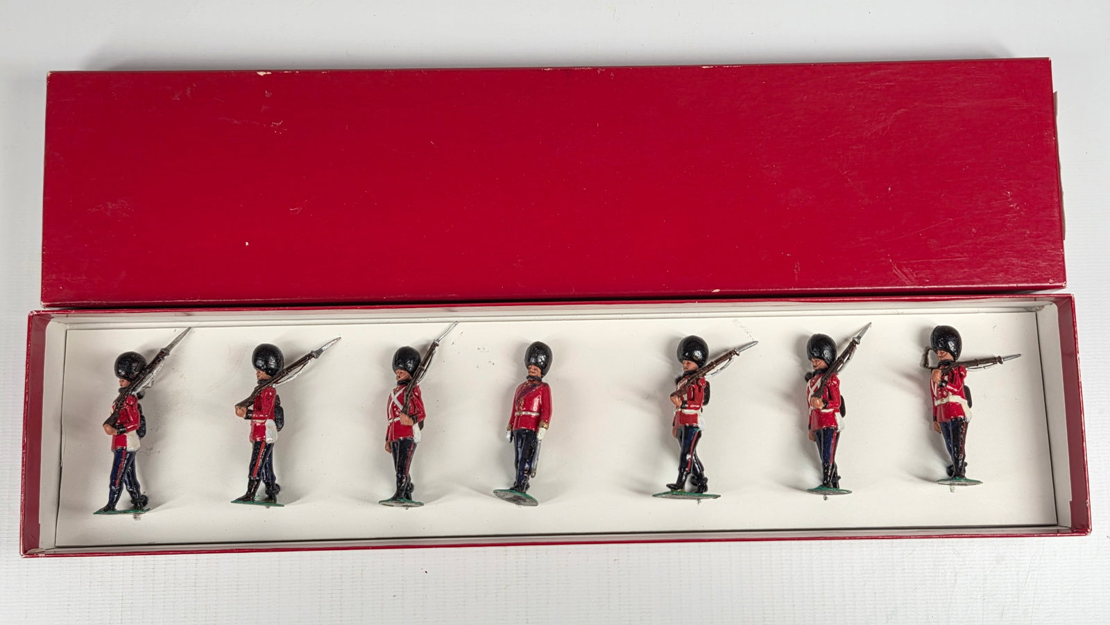 SET OF 7 UNMARKED COLDSTREAM GUARDS W/ OFFICER (1 of 4)