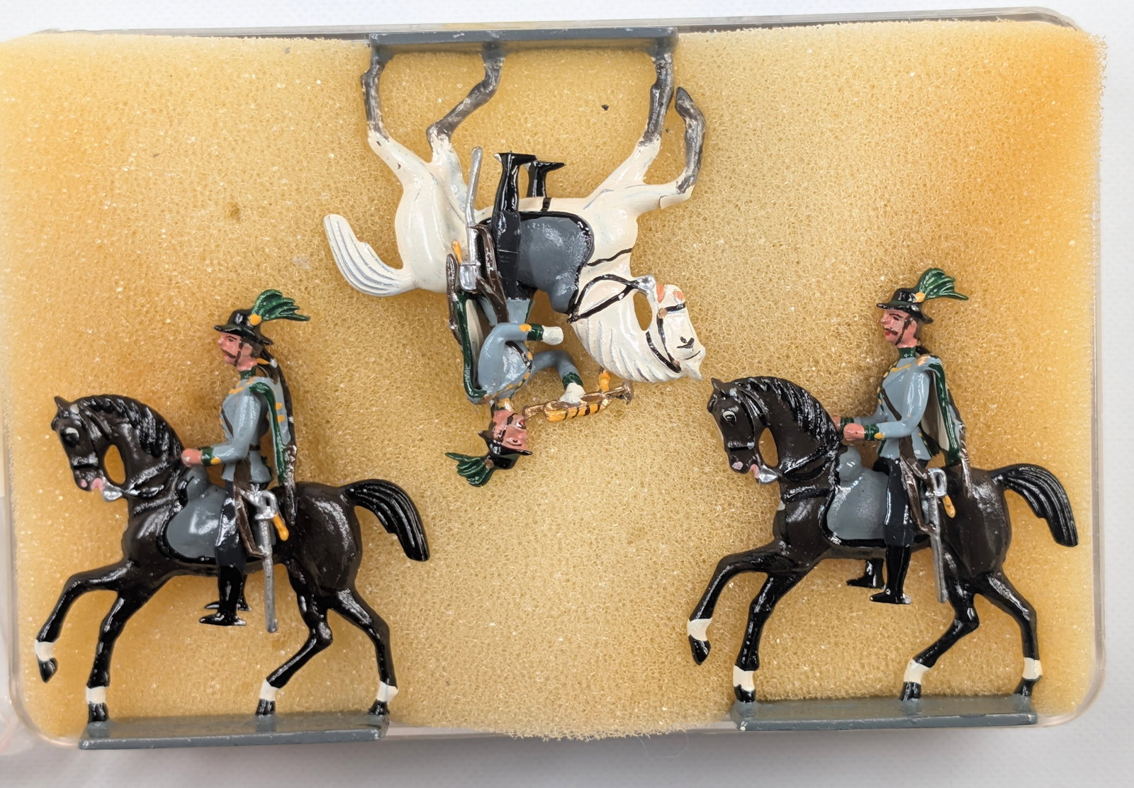 3) ALTE ZINNFIGUREN AUS WIEN W/ CASE (1 of 1)