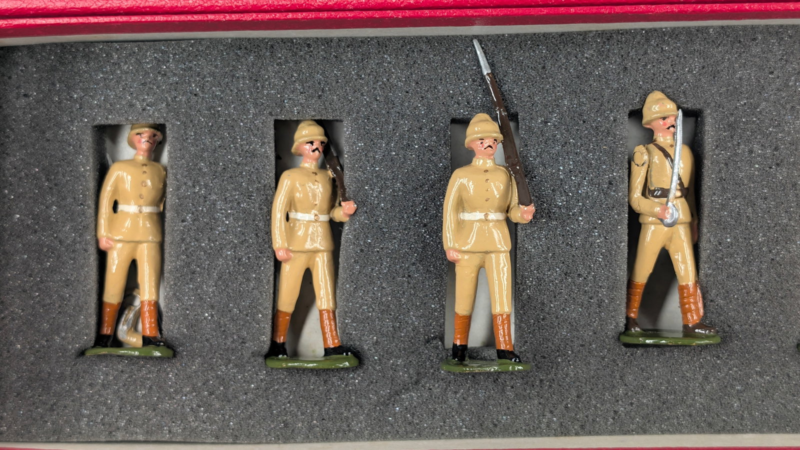 DORSET SOLDIERS LTD. LINE INFANTRY MARCHING KHAKI: SET REMAINS IN VERY GOOD CONDITION WITH BOX.