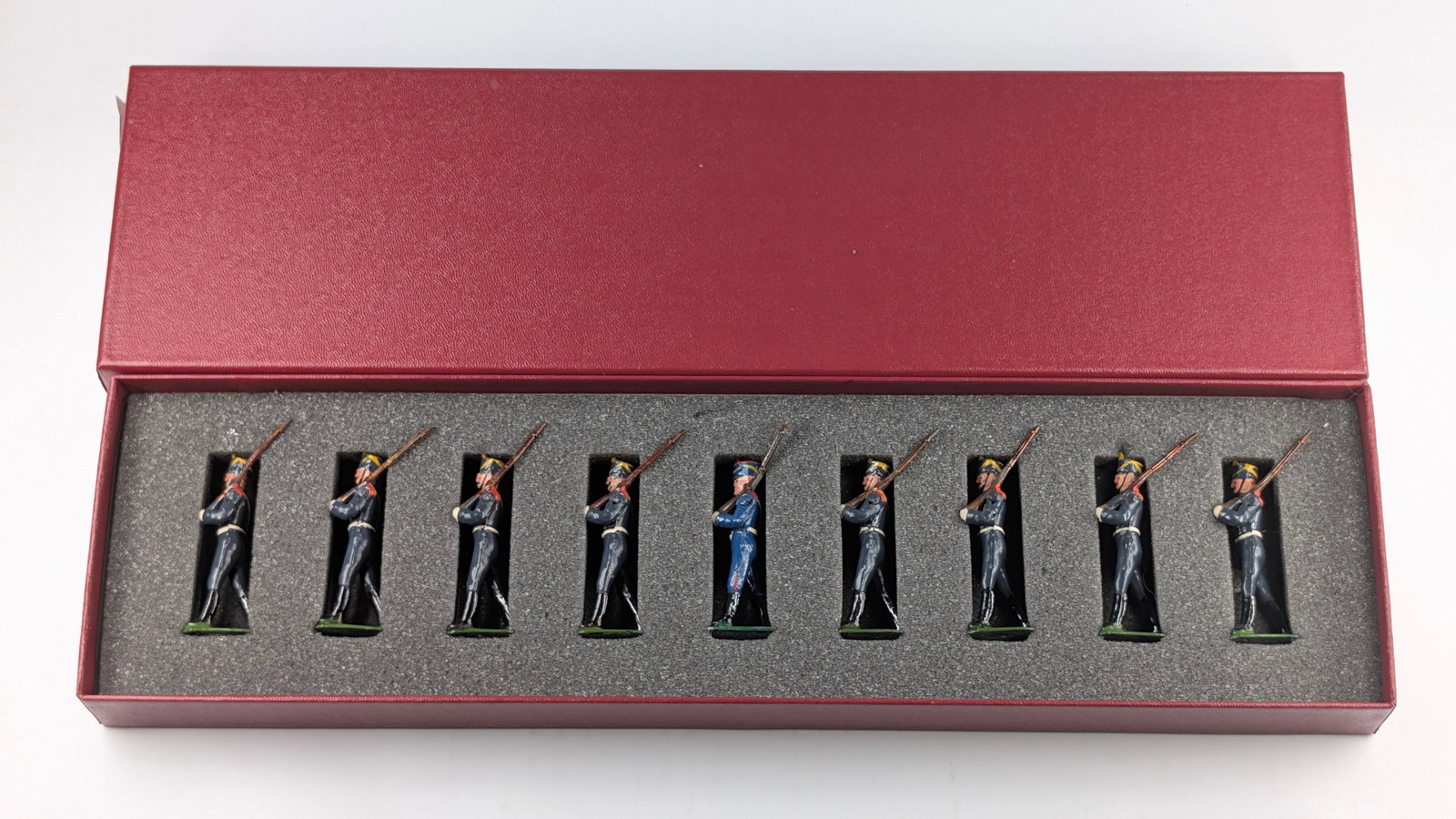 VINTAGE BRITAINS 9-PIECE ARGENTINE INFANTRY: ALL REMAIN IN GOOD CONDITION, SHOWING SOME TYPICAL WEAR. CUSTOM BOX REMAINS NICE.