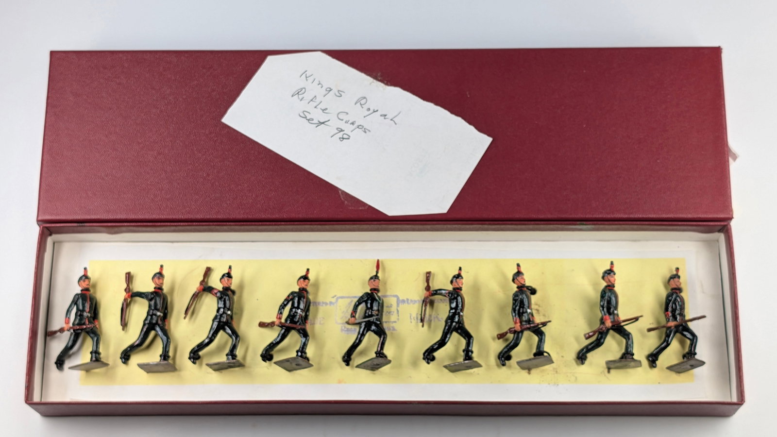 VINTAGE BRITAINS KING'S ROYAL RIFLE CORPS: SET REMAINS IN GOOD CONDITION, SHOWING SOME TYPICAL WEAR. CUSTOM BOX.