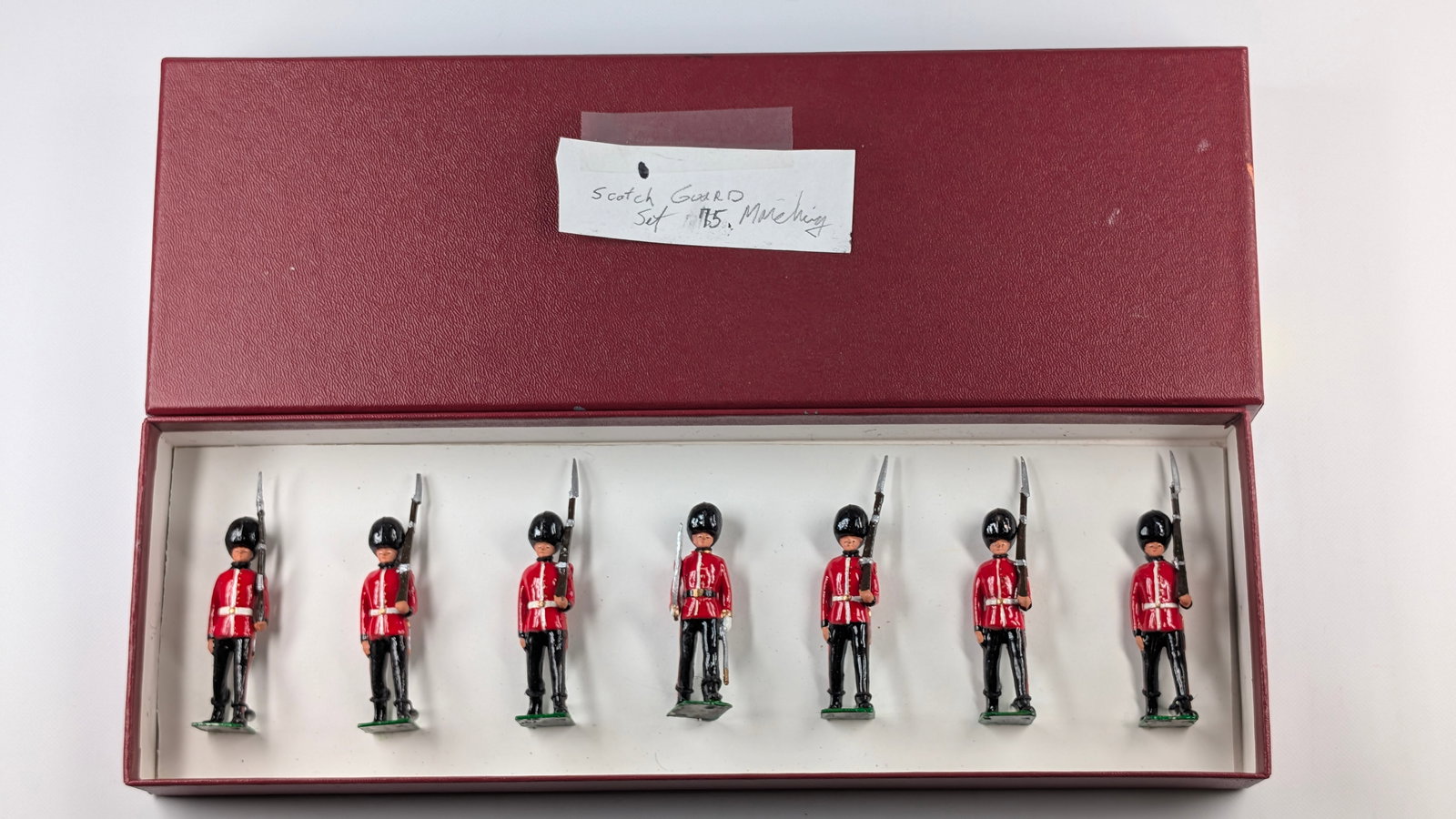 VINTAGE BRITAINS SCOTCH GUARD MARCHING: SET REMAINS IN GOOD CONDITION, SHOWING SOME TYPICAL WEAR. CUSTOM BOX.