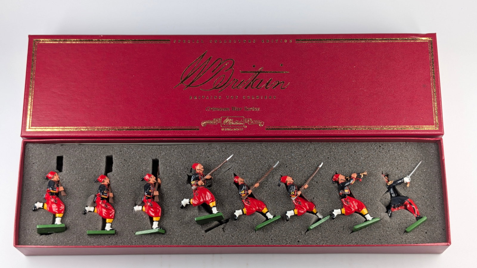 BRITAINS PETITE 00167 CRIMEAN WAR FRENCH ARMY 3RD ZOUAVES: SET REMAINS IN GOOD CONDITION WITH BOX.