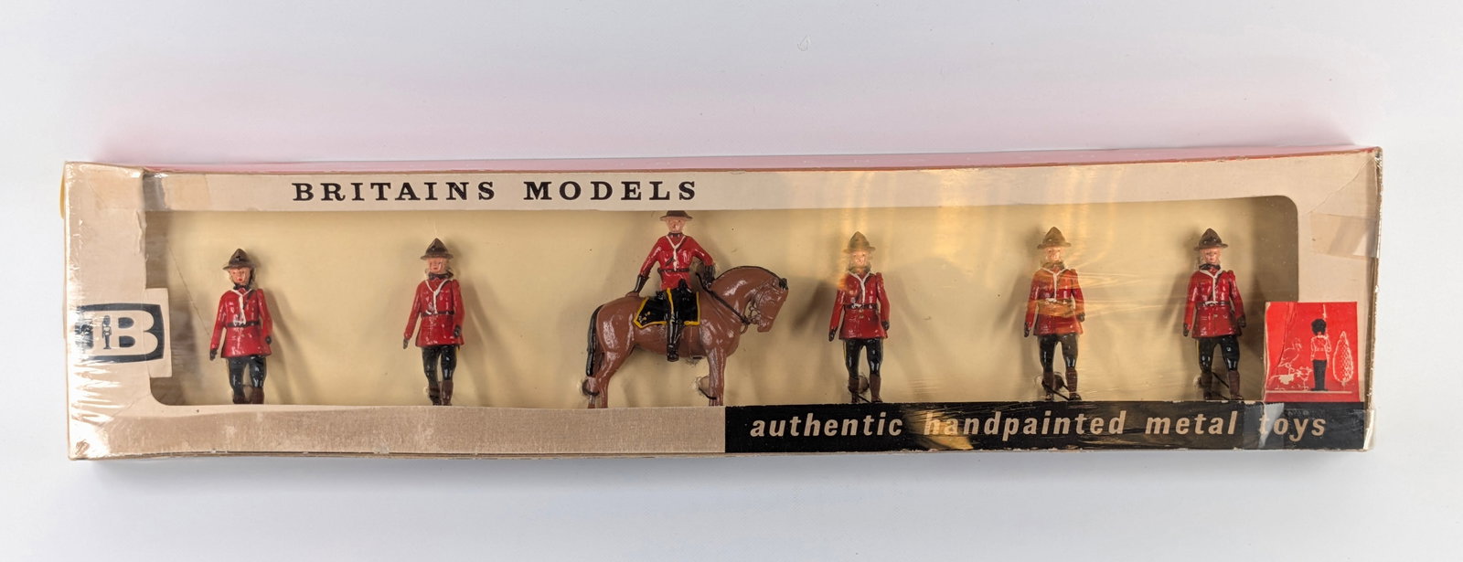 VINTAGE BRITAINS 9156 CANADA R.C.M.P. DISMOUNTED: SET REMAINS IN GOOD CONDITION WITH BOX. BOX SHOWING SOME WEAR.
