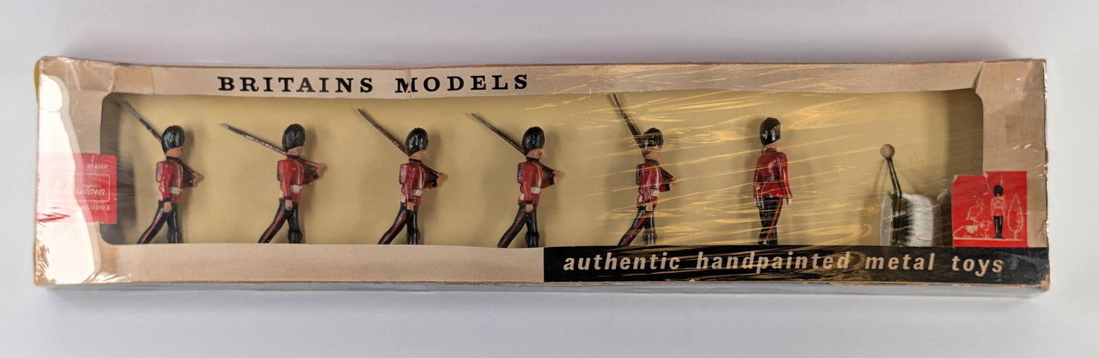 VINTAGE BRITAINS 9144 ROYAL WELCH FUSILIERS: SET REMAINS IN GOOD CONDITION WITH BOX. BOX SHOWING SOME WEAR.