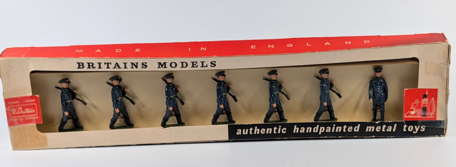 VINTAGE BRITAINS 9179 U.S.A. AIR CORPS MARCHING: SET REMAINS IN GOOD CONDITION WITH BOX. BOX SHOWING SOME WEAR.