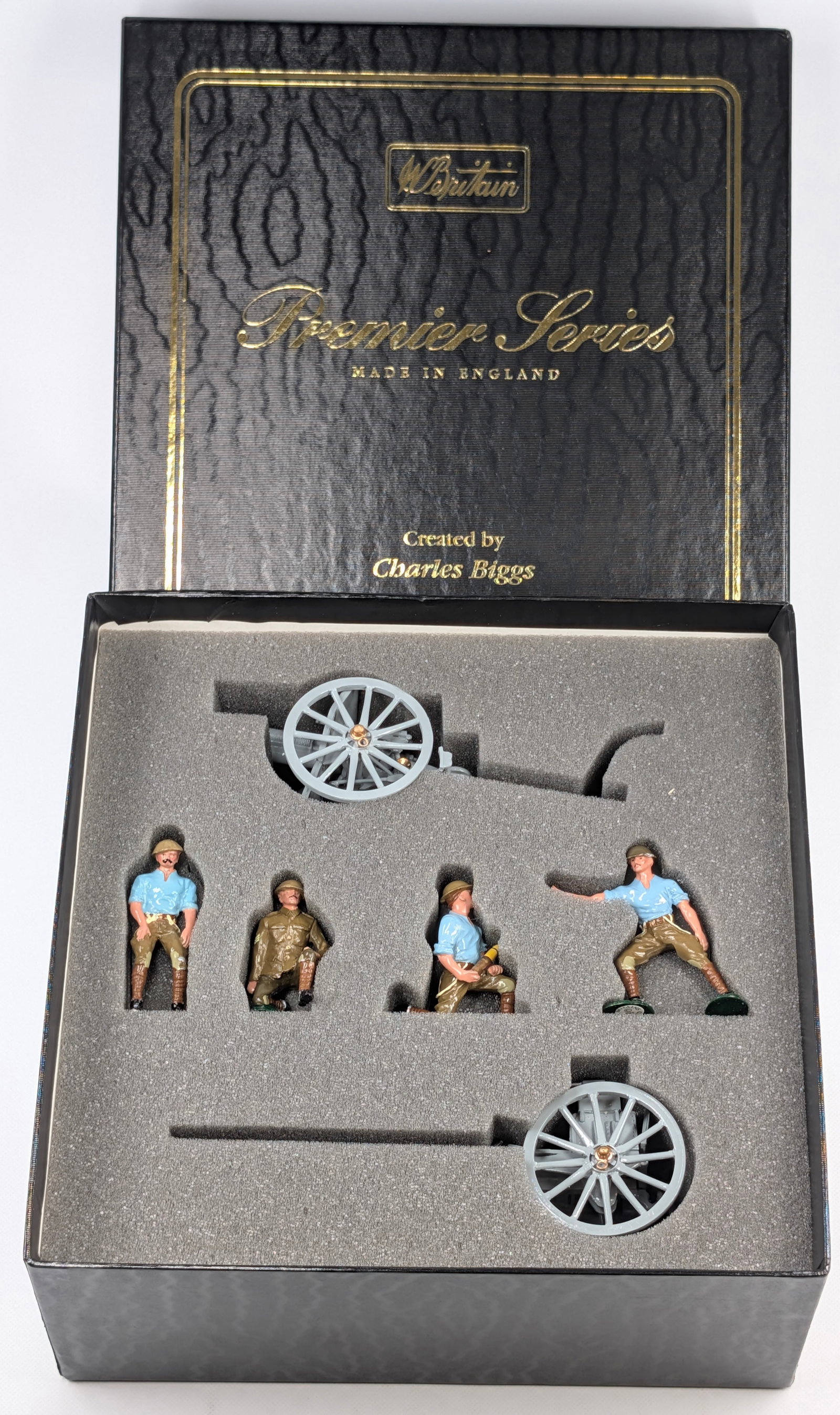 BRITAIN PREMIER SERIES 8919 13 PDR GUN & LIMBER W/ 4 MAN: SET REMAINS IN VERY GOOD CONDITION WITH BOX.