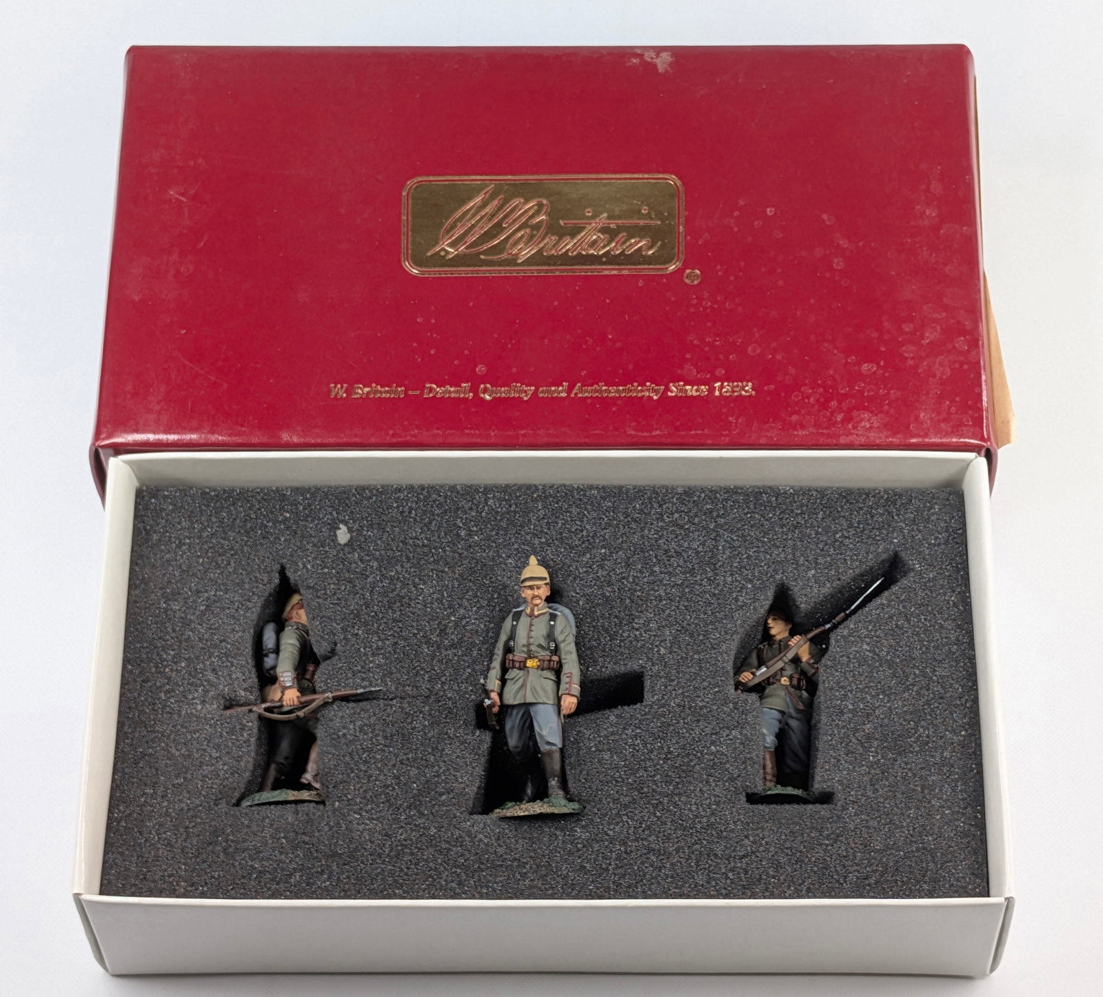1ST GEAR BRITAIN WWI GERMAN 84TH REGT.: SET REMAINS IN GOOD CONDITION, BOX SHOWING SOME WEAR.