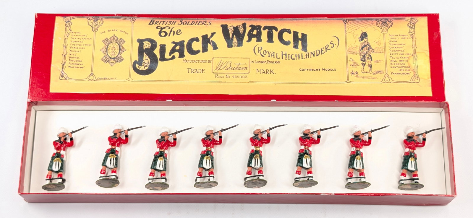 VINTAGE BRITAINS BLACK WATCH ROYAL HIGHLANDERS: SET REMAINS IN GOOD CONDITION, SHOWING SOME TYPICAL WEAR. CUSTOM BOX.