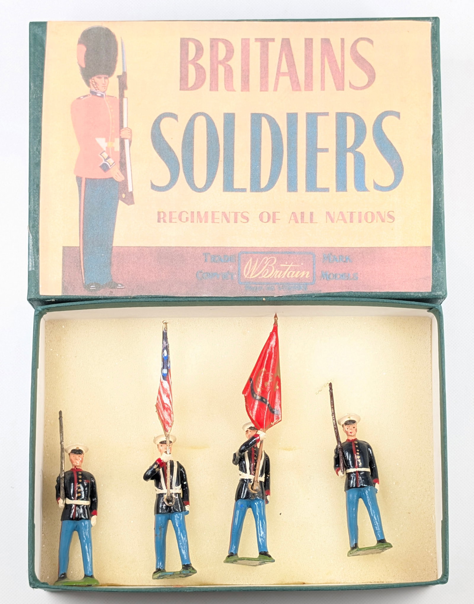 VINTAGE BRITAINS US MARINE CORPS COLOR GUARD: SET REMAINS IN GOOD CONDITION, SHOWING SOME TYPICAL WEAR. CUSTOM BOX.