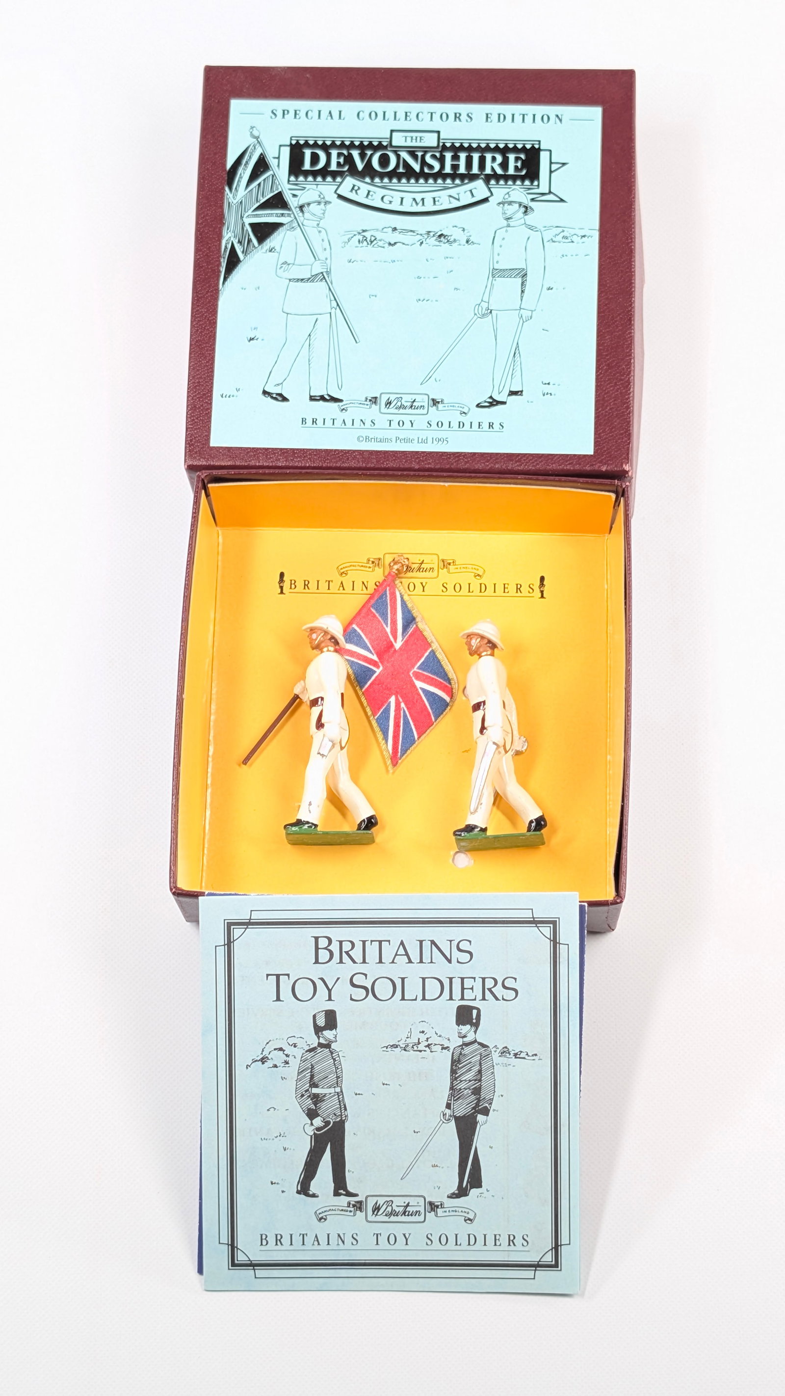 BRITAIN 8864 THE DEVONSHIRE REGIMENT: SET REMAINS IN VERY GOOD CONDITION WITH BOX.
