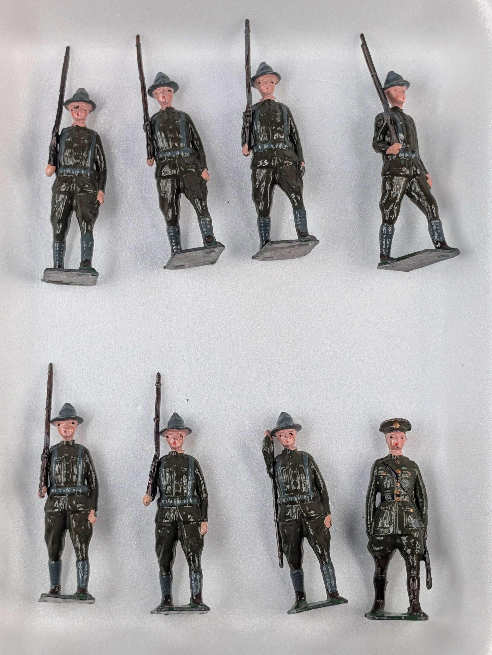 8) VINTAGE BRITAIN US ARMY W/ OFFICER WWI: ALL REMAIN IN GOOD CONDITION, SHOWING SOME TYPICAL WEAR.