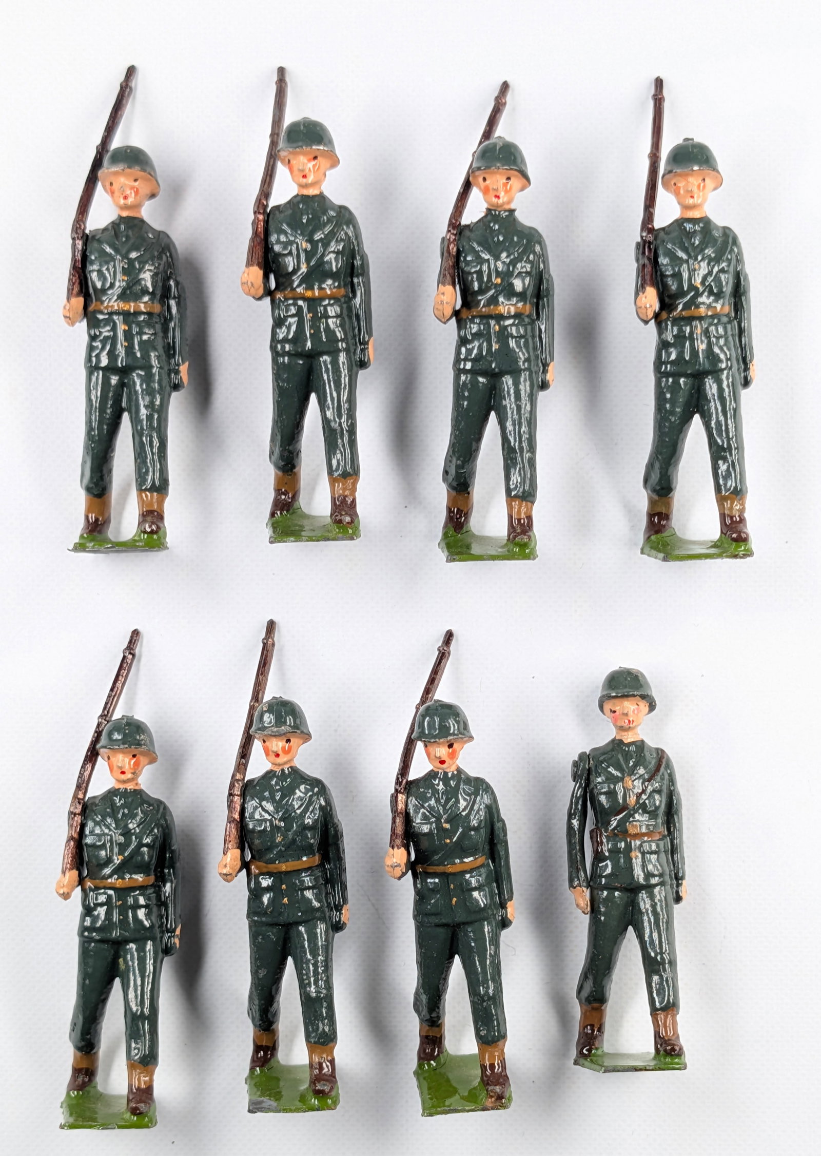 SET OF 8 VINTAGE BRITAIN REPUBLIC OF IRELAND INFANTRY (1 of 4)