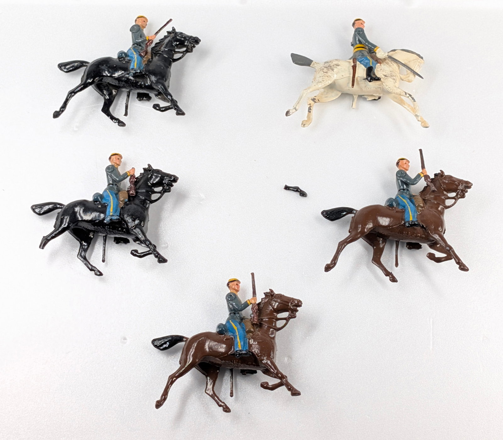 5) VINTAGE BRITAIN UNION CAVALRY TROOPERS: ALL REMAIN IN GOOD CONDITION, SHOWING SOME TYPICAL WEAR. ONE HORSE WITH BROKEN LEG.