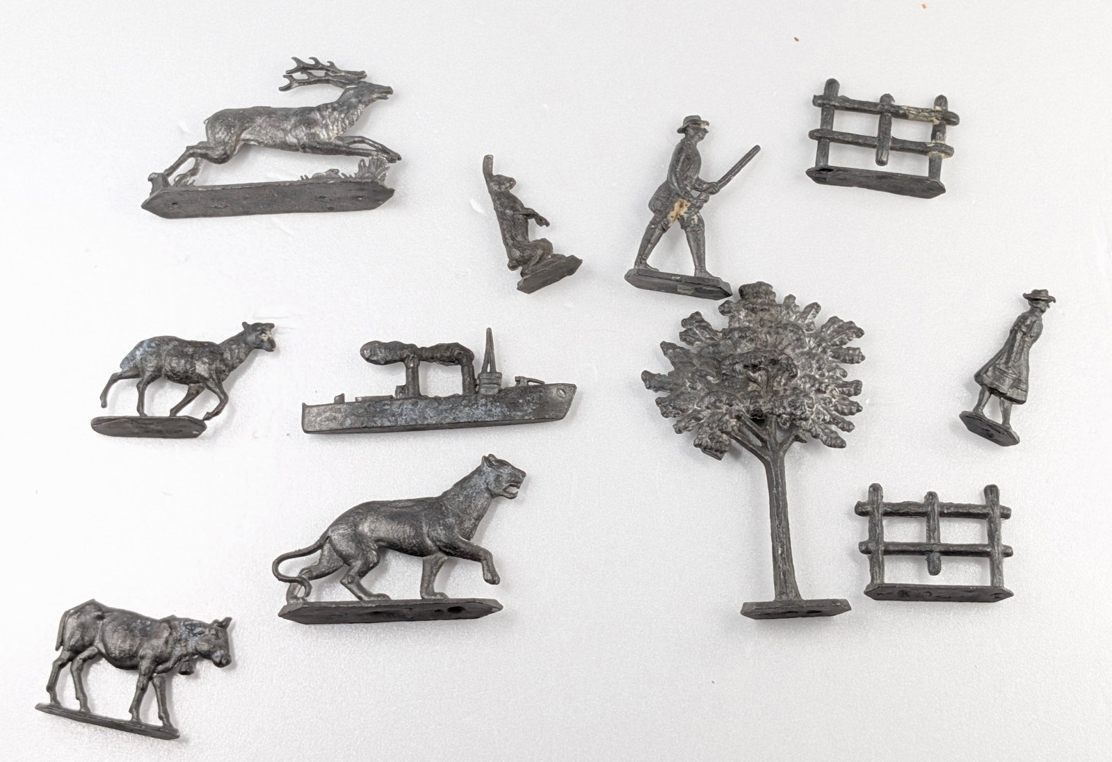 VARIOUS GERMAN FLAT LEAD FIGURES: ALL REMAIN IN GOOD CONDITION, SHOWING SOME TYPICAL WEAR.