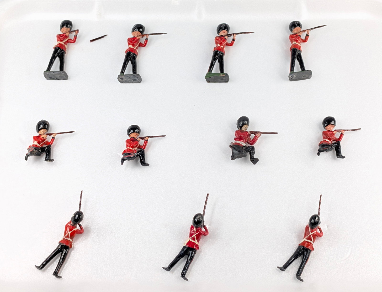 11) VINTAGE BRITAINS GRENADIER GUARDS (1 of 8)