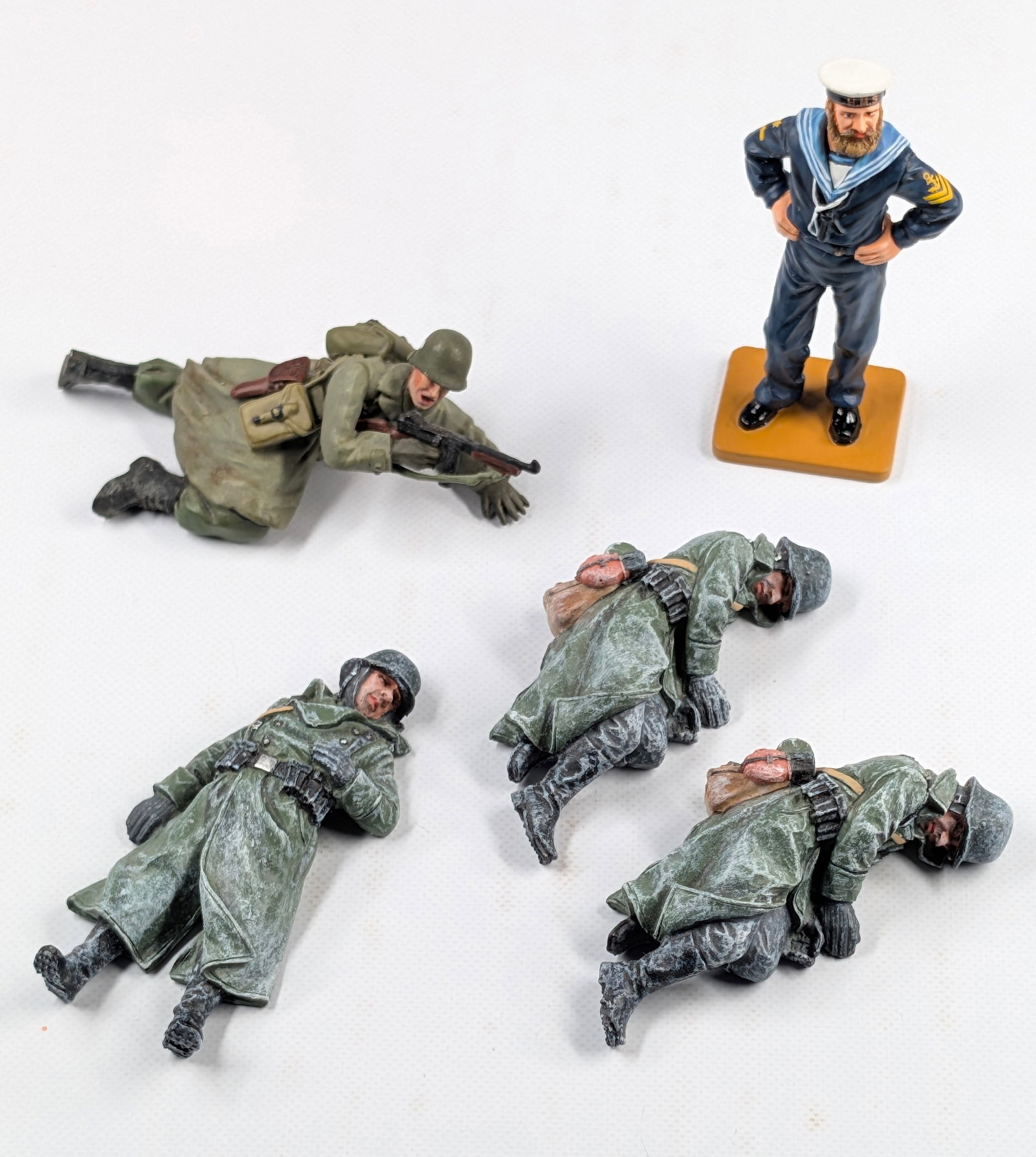 VARIOUS KING & COUNTRY SOLDIERS: ALL REMAIN IN GOOD CONDITION, SHOWING SOME LIGHT WEAR.