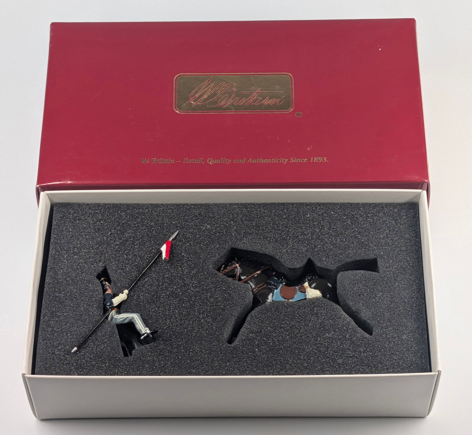 BRITAIN 43065 CRIMEAN WAR BRITISH 17TH LANCERS CHARGING SET: REMAINS IN EXCELLENT CONDITION.