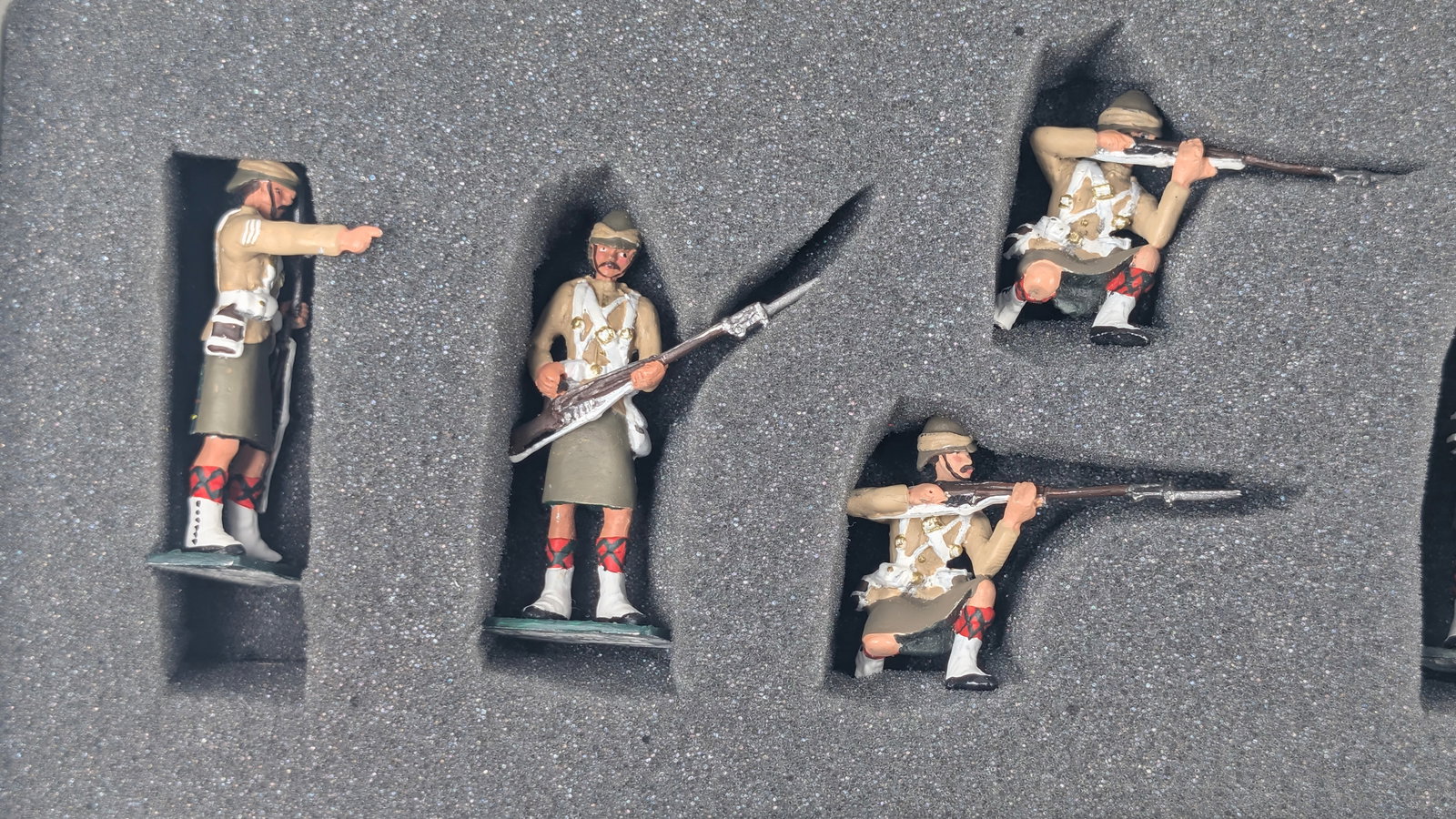 JOHN EDEN STUDIOS CAMERON HIGHLANDERS SET - 2