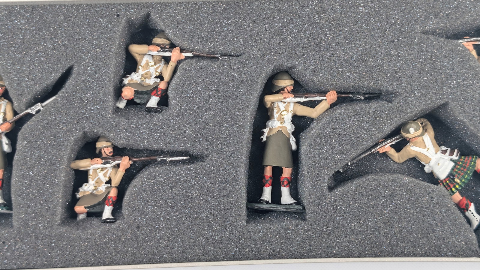 JOHN EDEN STUDIOS CAMERON HIGHLANDERS SET - 3