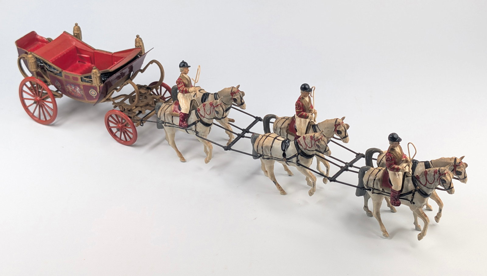 VINTAGE BRITAINS HORSE DRAWN COACH (1 of 4)