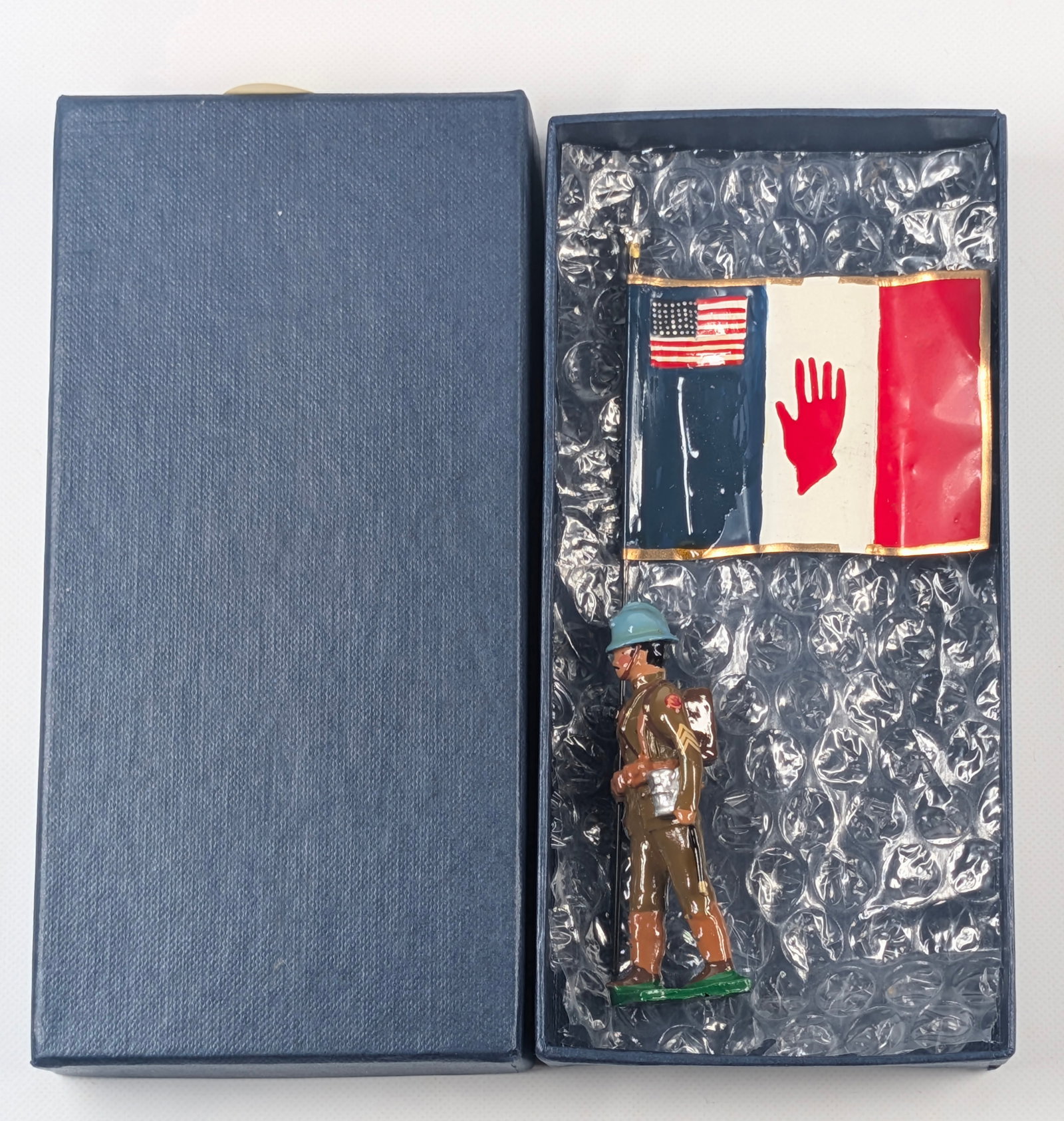 UNMARKED HAND PAINTED LEAD SOLDIER W/ US FLAG: REMAINS IN VERY GOOD CONDITION WITH BOX.