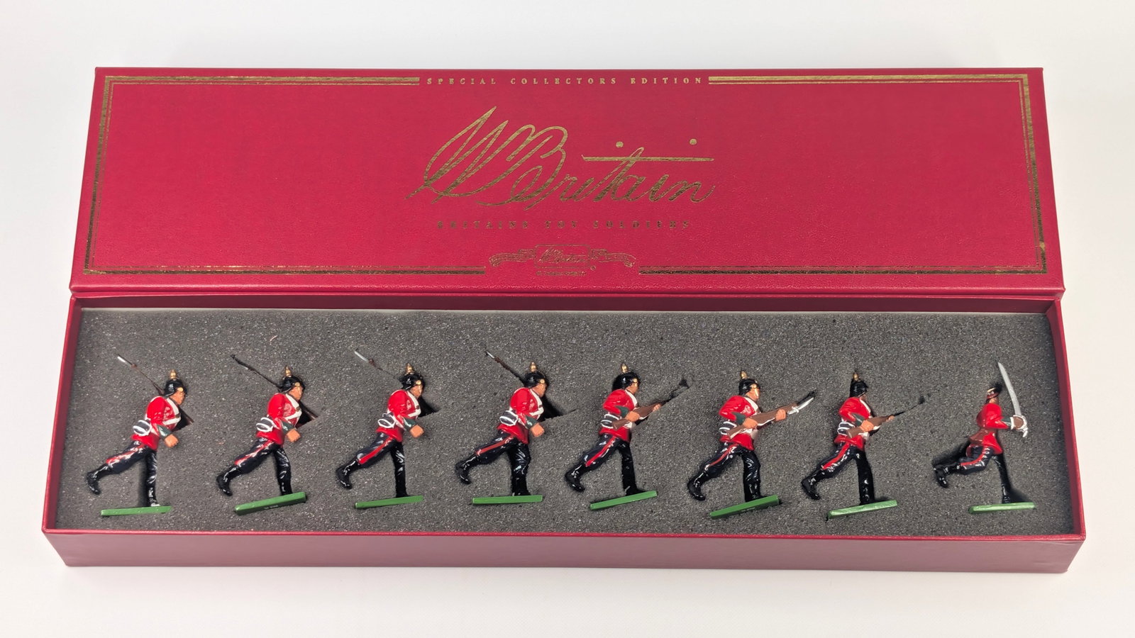 BRITAINS PETITE LTD 00131 DURHAM LIGHT INFANTRY SET: SET REMAINS IN EXCELLENT CONDITION WITH BOX.