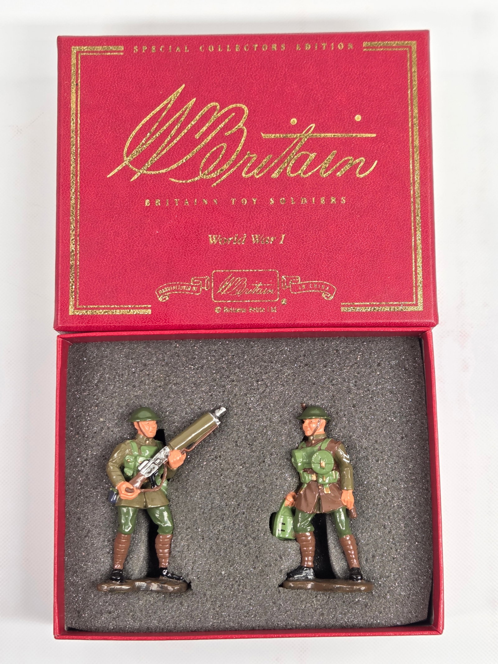BRITAINS PETITE 00161 WWI BRITISH INFANTRY: REMAINS IN VERY GOOD CONDITION WITH BOX.