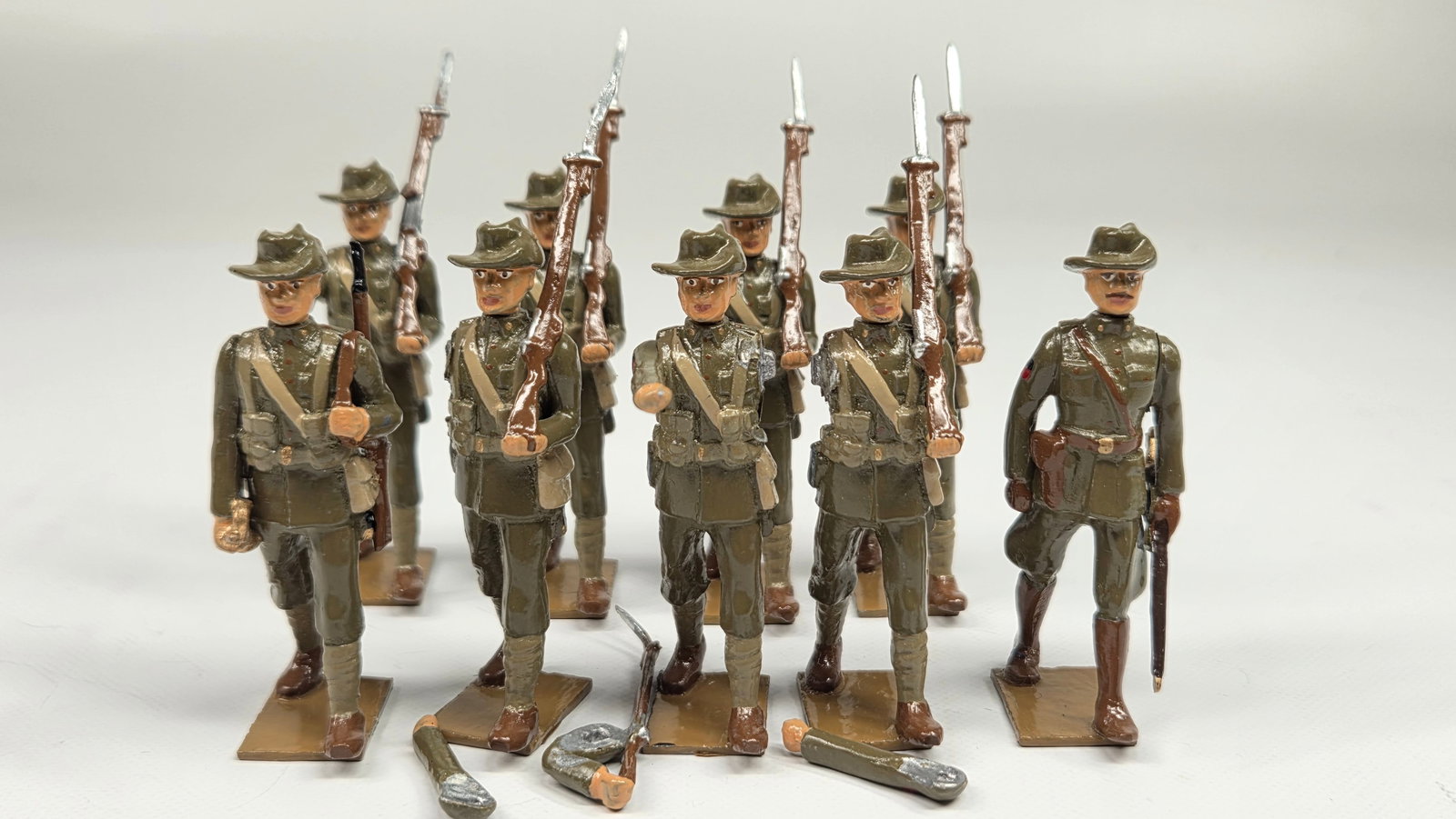 SET OF 9 HIRIART SOLDIERS W/ OFFICER (1 of 2)