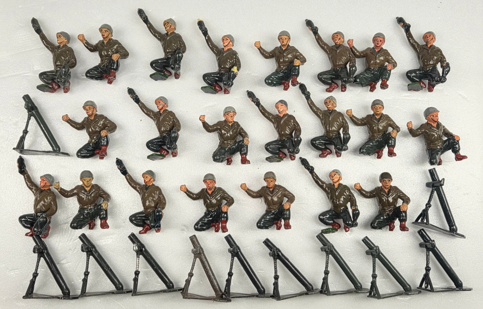 ASSORTED LOT OF VARIOUS LEAD SOLDIERS: ALL REMAIN IN FAIR TO GOOD CONDITION, SHOWING SOME TYPICAL WEAR.