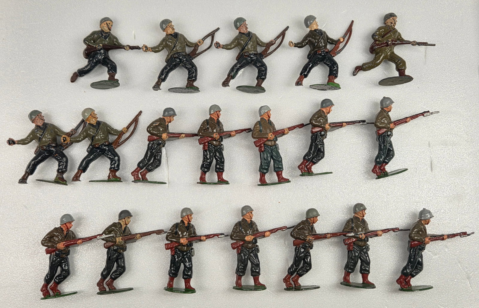 ASSORTED LOT OF VARIOUS LEAD SOLDIERS: ALL REMAIN IN FAIR TO GOOD CONDITION, SHOWING SOME TYPICAL WEAR.