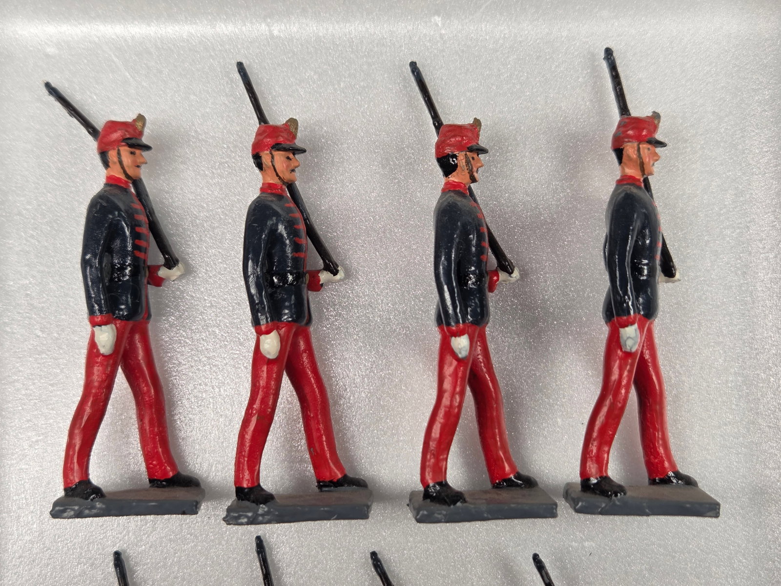 SET OF 8 UNMARKED SPANISH INFANTRY SOLDIERS: ALL REMAIN IN FAIR TO GOOD CONDITION, SHOWING SOME TYPICAL WEAR.