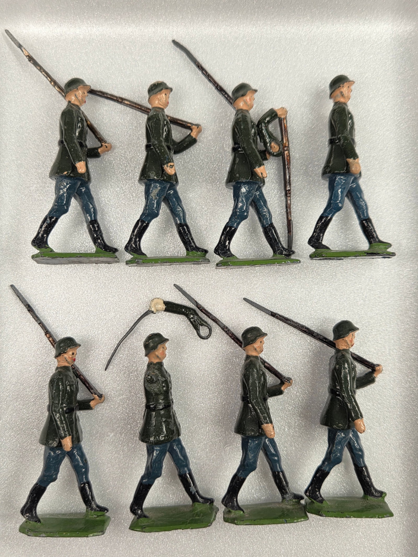 SET OF 8 VINTAGE BRITAIN INFANTRY MARCHING: ALL REMAIN IN FAIR TO GOOD CONDITION, SHOWING SOME TYPICAL WEAR. TWO WITH LOOSE ARMS.