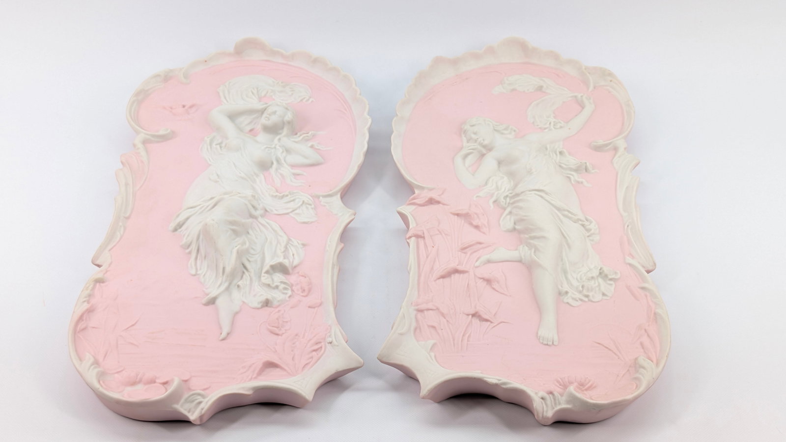 PAIR OF GERMAN VICTORIAN ERA CAMEO PLAQUES: BOTH REMAIN IN GOOD CONDITION, SHOWING SOME SCUFFS. NO CHIPS OR CRACKS.