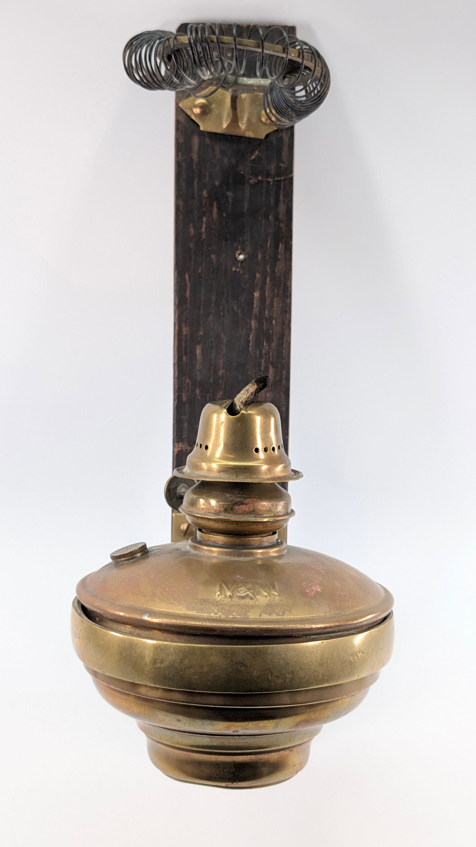 NORFOLK & WESTERN RAILWAY BRASS COPPER LANTERN WALL MOUNT: REMAINS IN FAIR TO GOOD CONDITION, SHOWING SOME TYPICAL USAGE WEAR.