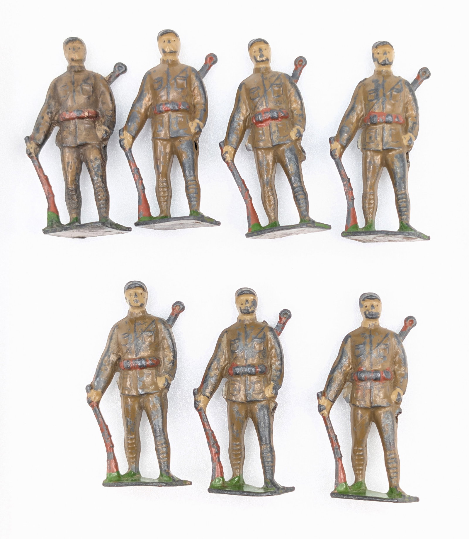 SET OF 7 VINTAGE LEAD SOLDIERS: ALL REMAIN IN FAIR TO GOOD CONDITION, SHOWING SOME PAINT WEAR.