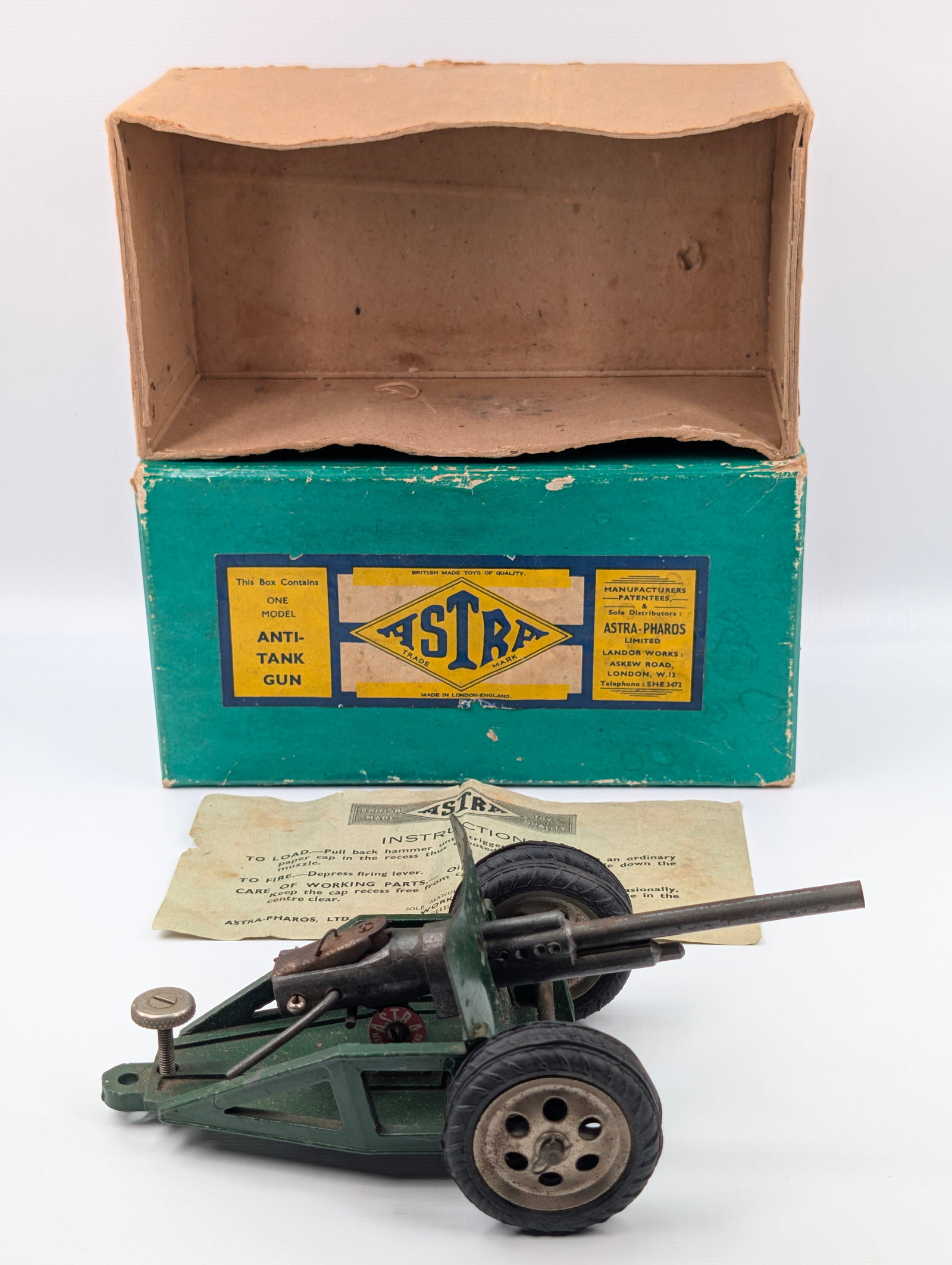 ASTRA ANTI-TANK GUN W/ BOX: REMAINS IN GOOD CONDITION, SHOWING SOME TYPICAL WEA.R BOX SHOWING SOME WEAR.