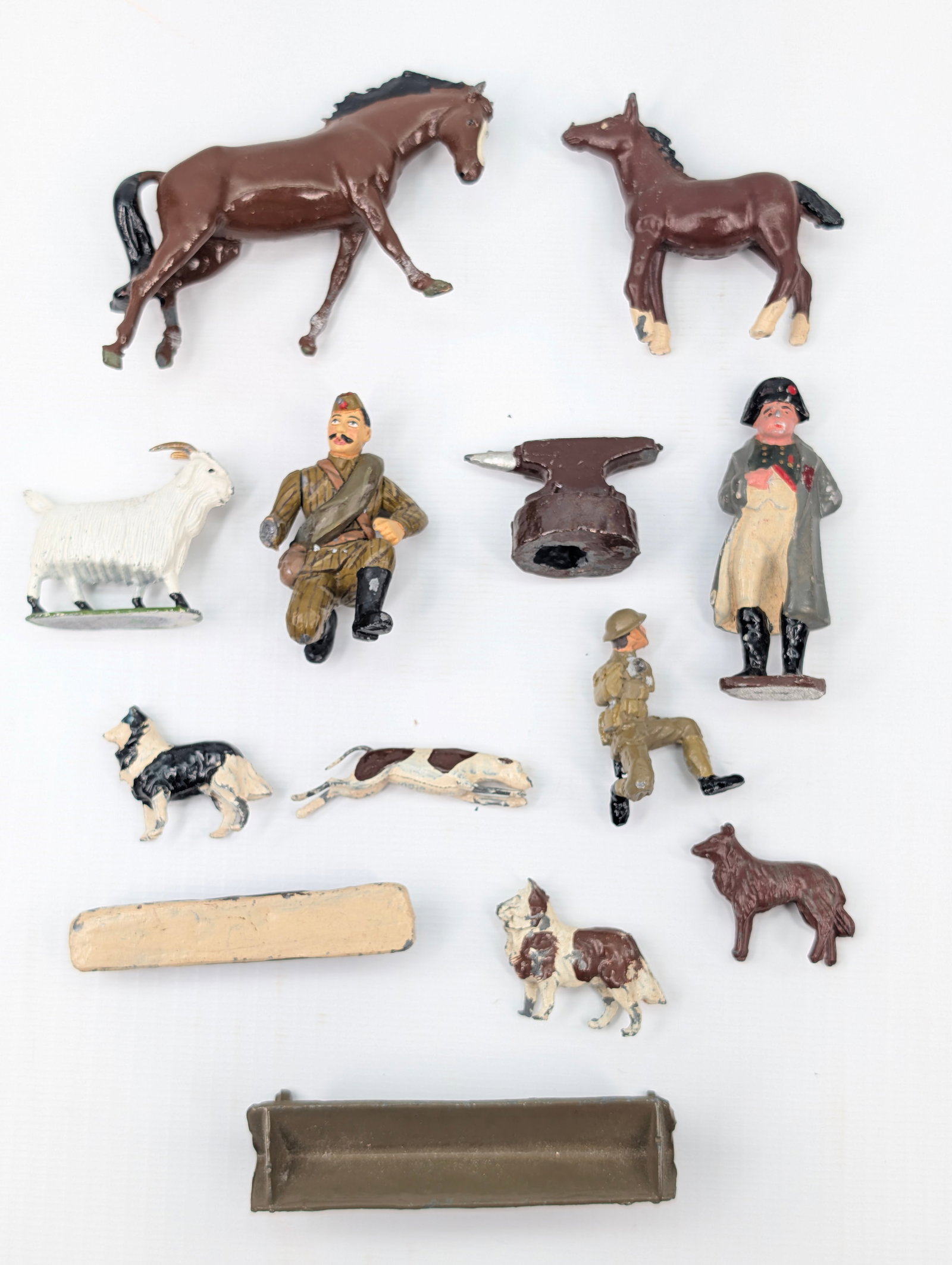 VARIOUS BRAND & ACE LEAD SOLDIERS & ANIMALS: ALL REMAIN IN FAIR TO GOOD CONDITION, SHOWING SOME TYPICAL WEAR.