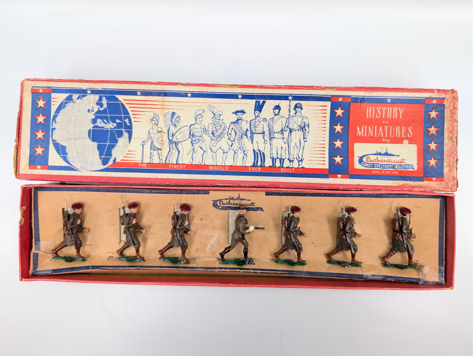 COMET AUTHENTICAST FRENCH FORTRESS INFANTRY: SET REMAINS IN GOOD CONDITION, SHOWING SOME TYPICAL WEAR. BOX SHOWING SOME WEAR.