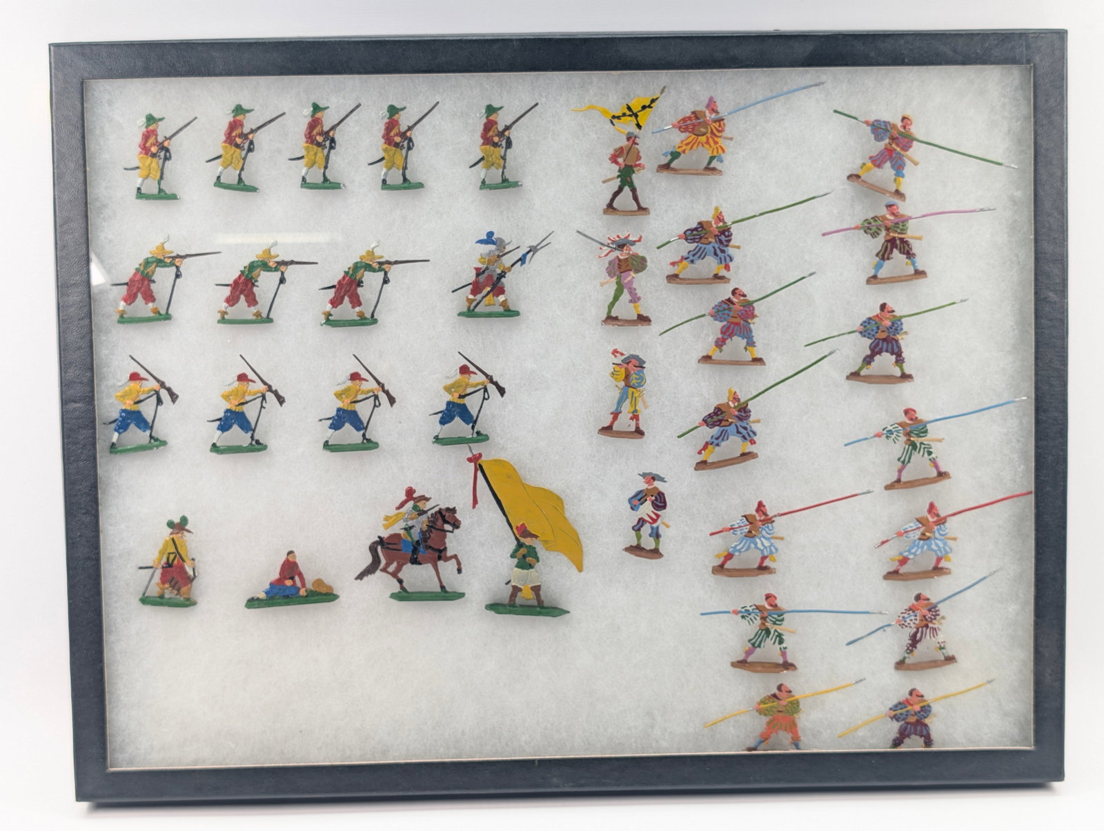 ASSORTED LOT OF GERMAN FLAT LEAD FIGURES W/ RIKER MOUNT: ALL REMAIN IN GOOD CONDITION, SHOWING SOME TYPICAL WEAR. INCLUDES RIKER MOUNT CASE.