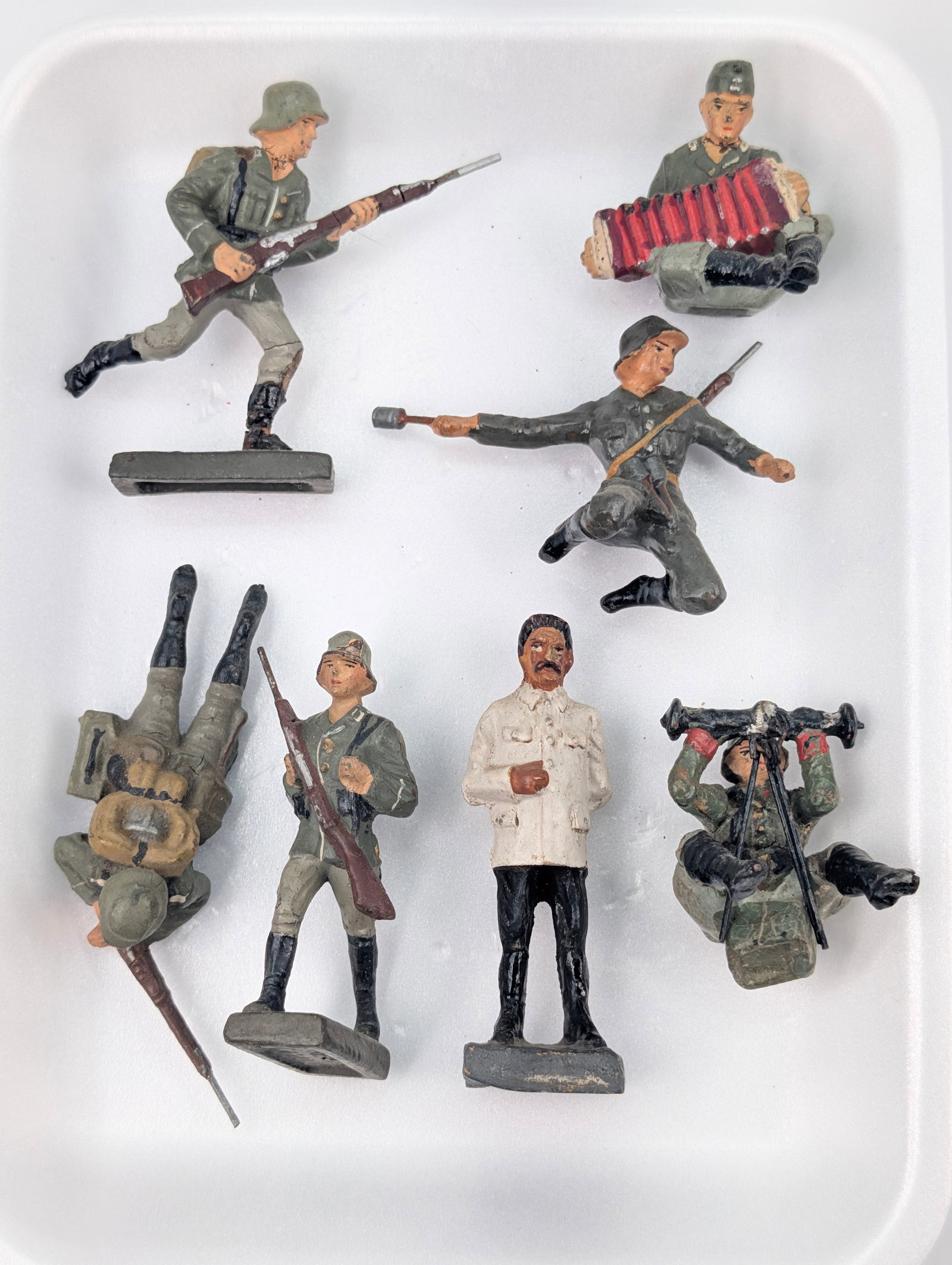 7) GERMAN LINEOL COMPOSITION SOLDIERS (1 of 4)